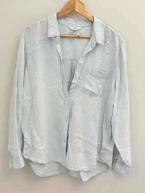 Time and Tru Light Blue Casual Button-Down Shirt
